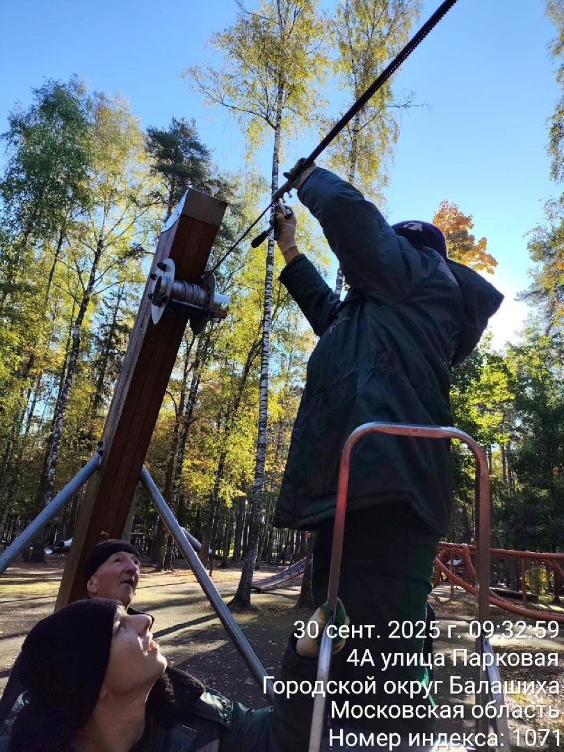 сломанную тарзанку починили в балашихе по просьбам жителей,парк пехорка балашиха,