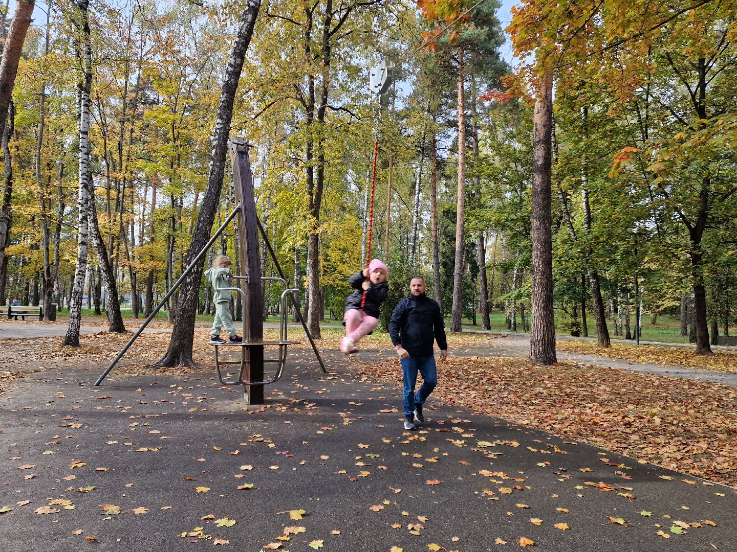 сломанную тарзанку починили в балашихе по просьбам жителей,парк пехорка балашиха,