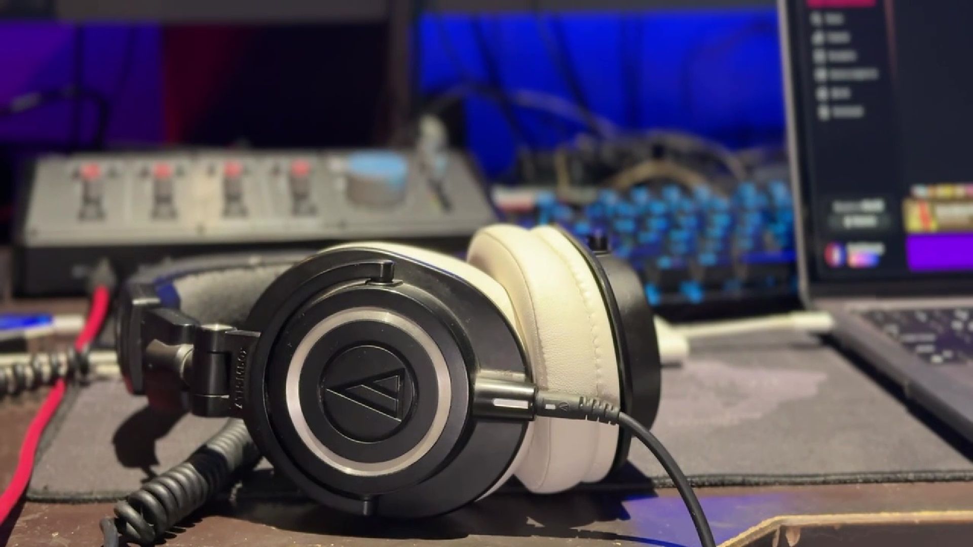 Реутов, творчество, песни, Денис Алексахин, запись песен, сведение и мастеринг,