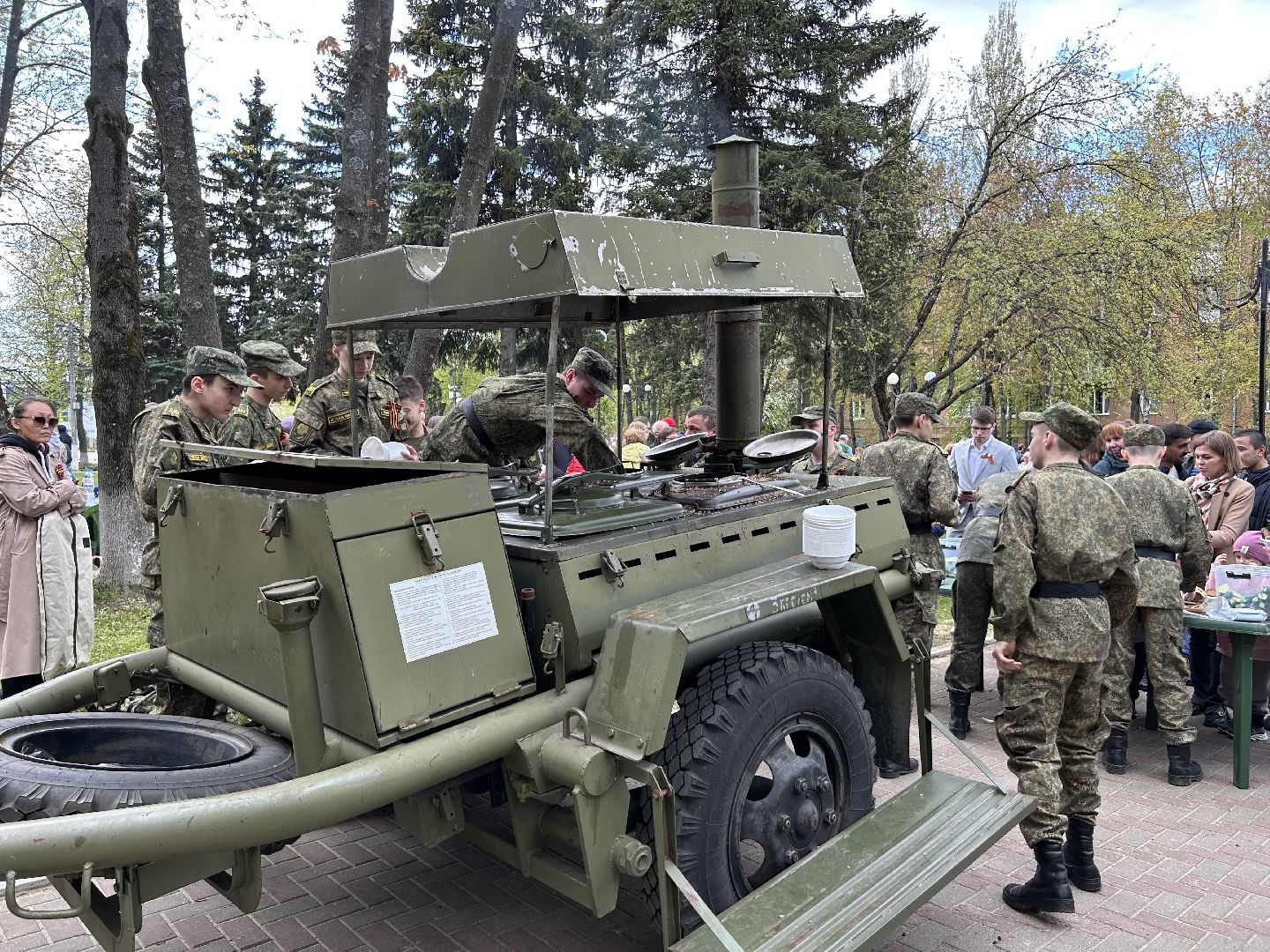 День Победы, полевая кухня