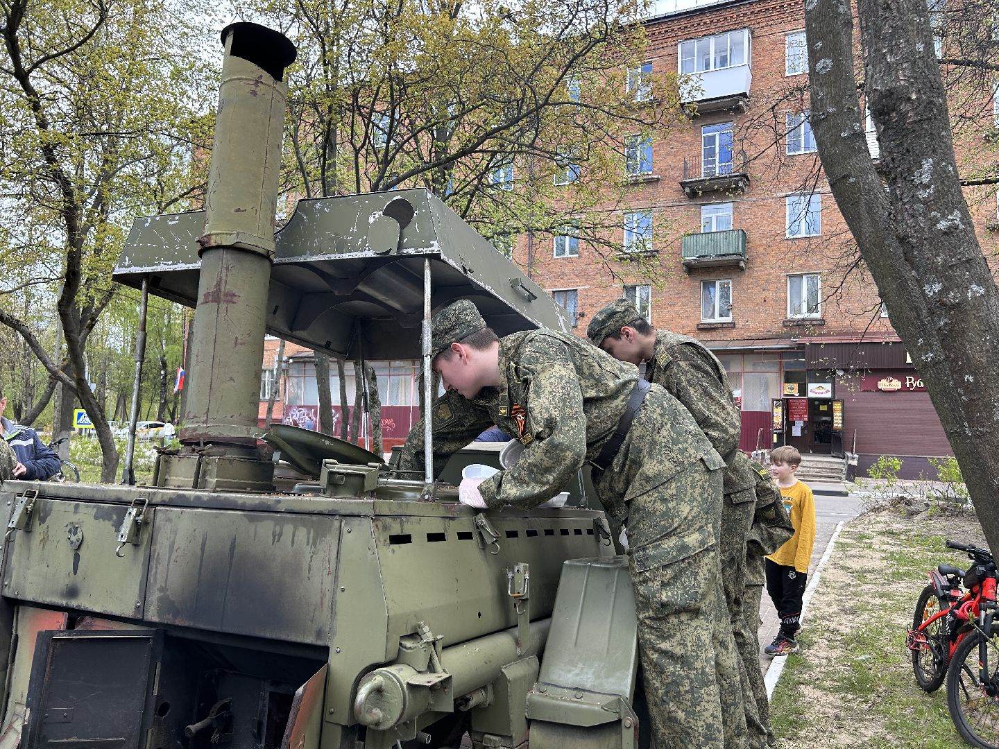 День Победы, полевая кухня