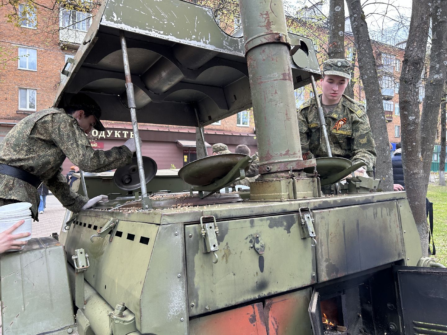 День Победы, полевая кухня