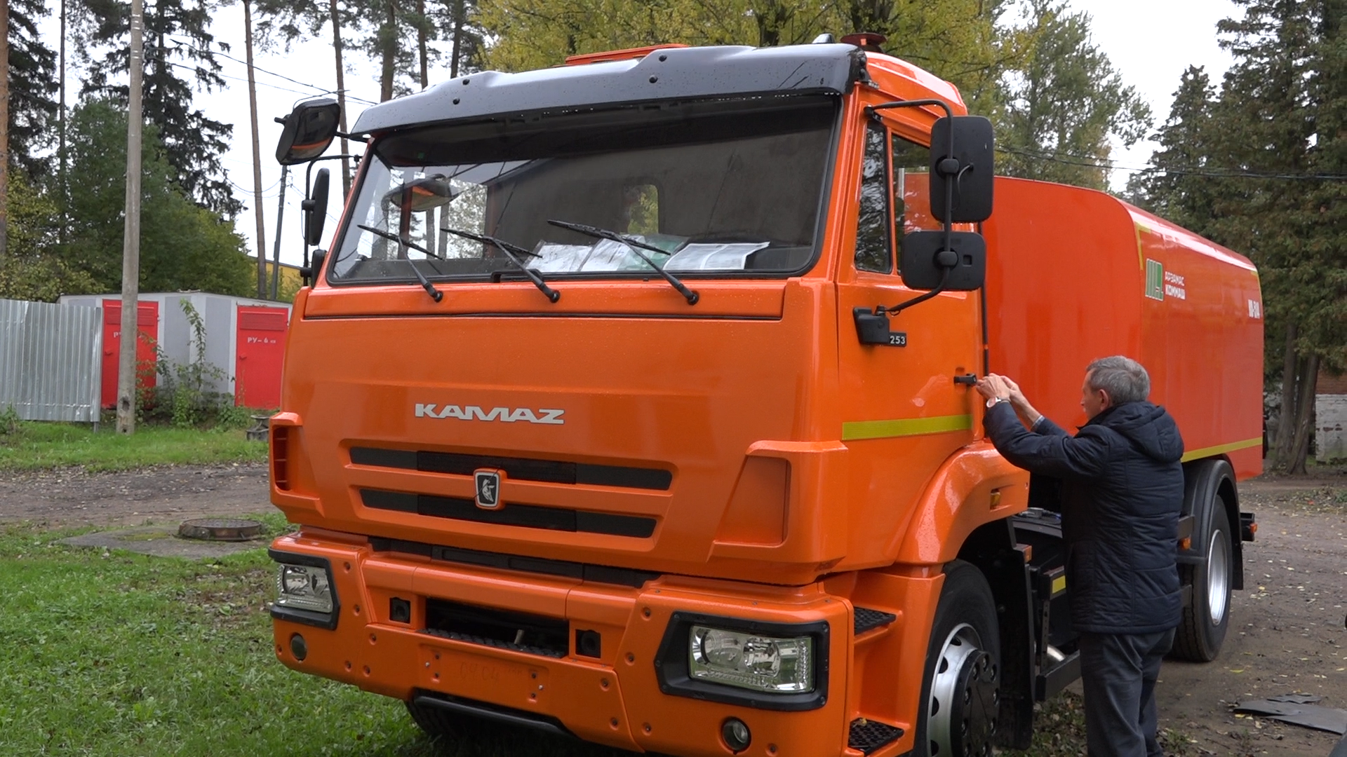 камаз, техника жкх, промывка сетей, устранение засора, власиха жкх,