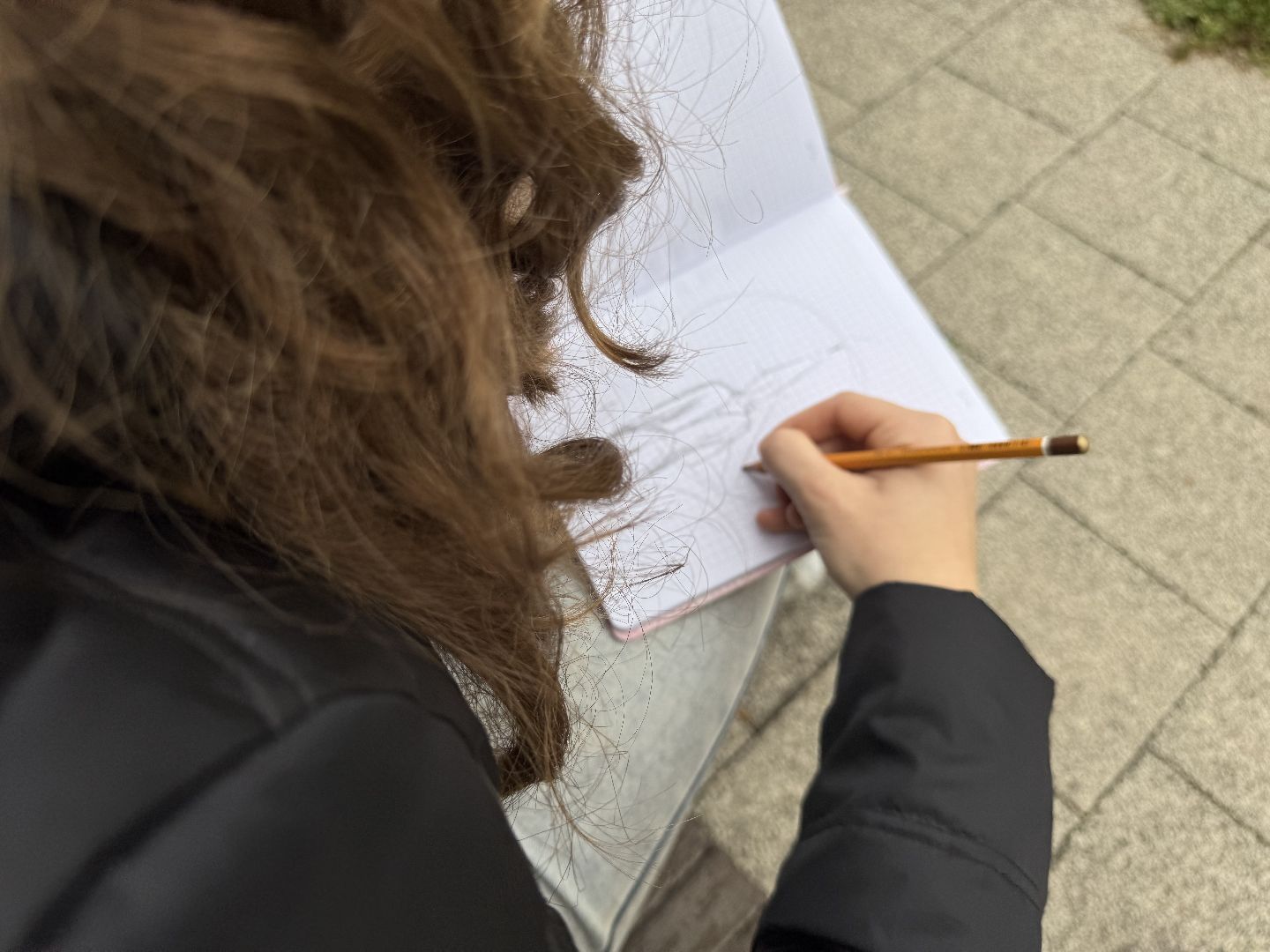 Анна Шевченко балашиха, рисунок Майкла Лунна на остановке у городской фабрики в Балашихе, фабрика 1830,