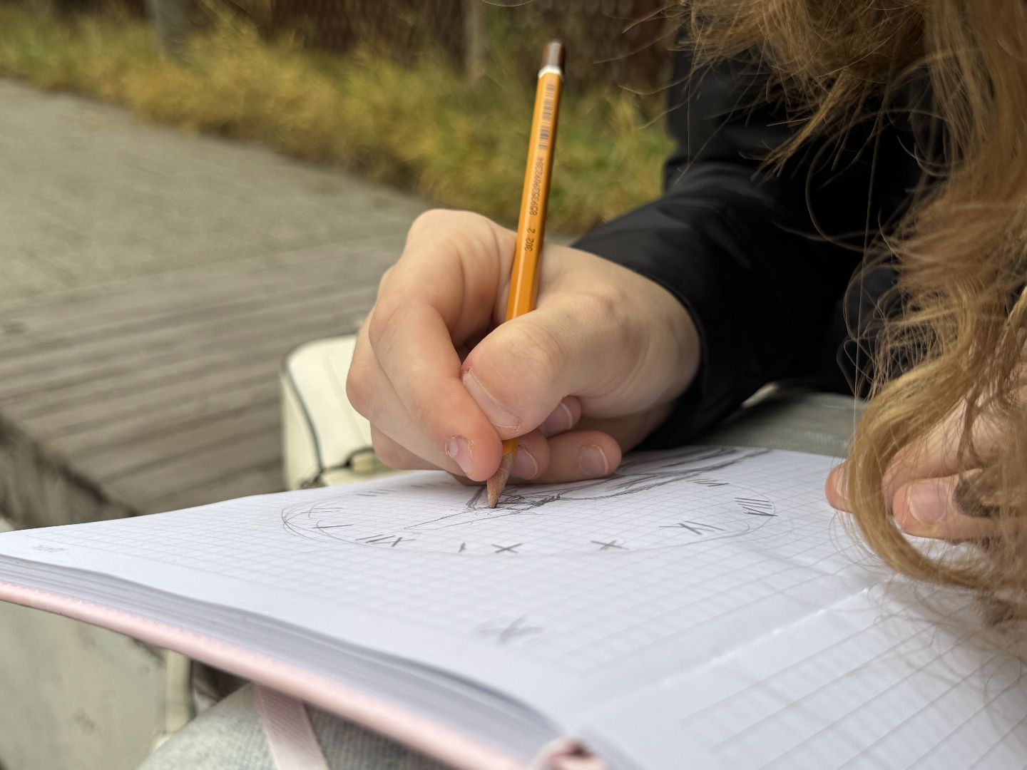 Анна Шевченко балашиха, рисунок Майкла Лунна на остановке у городской фабрики в Балашихе, фабрика 1830,