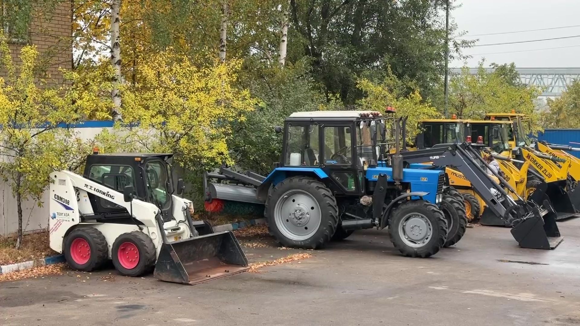 Реутов, техника к зиме, тракторы, навесное оборудование,