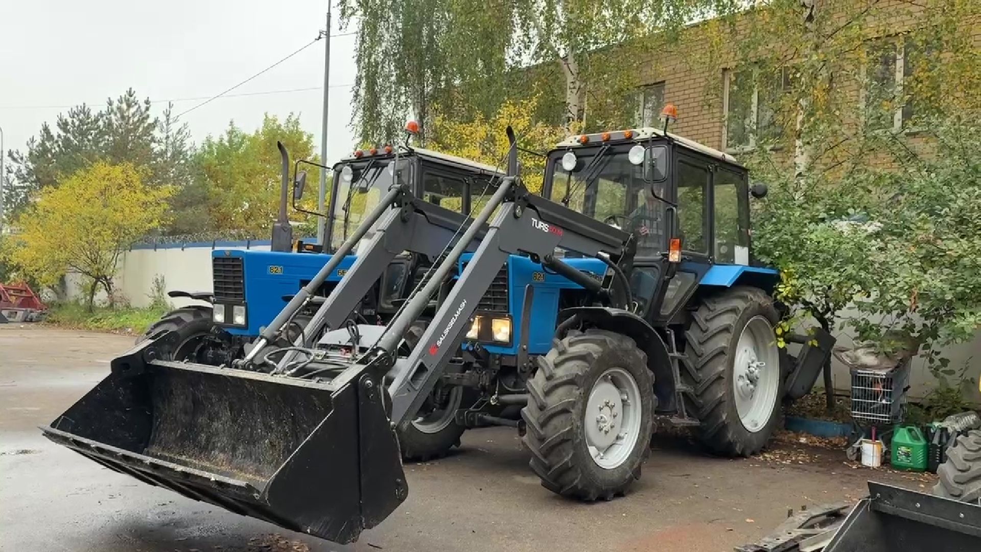 Реутов, техника к зиме, тракторы, навесное оборудование,