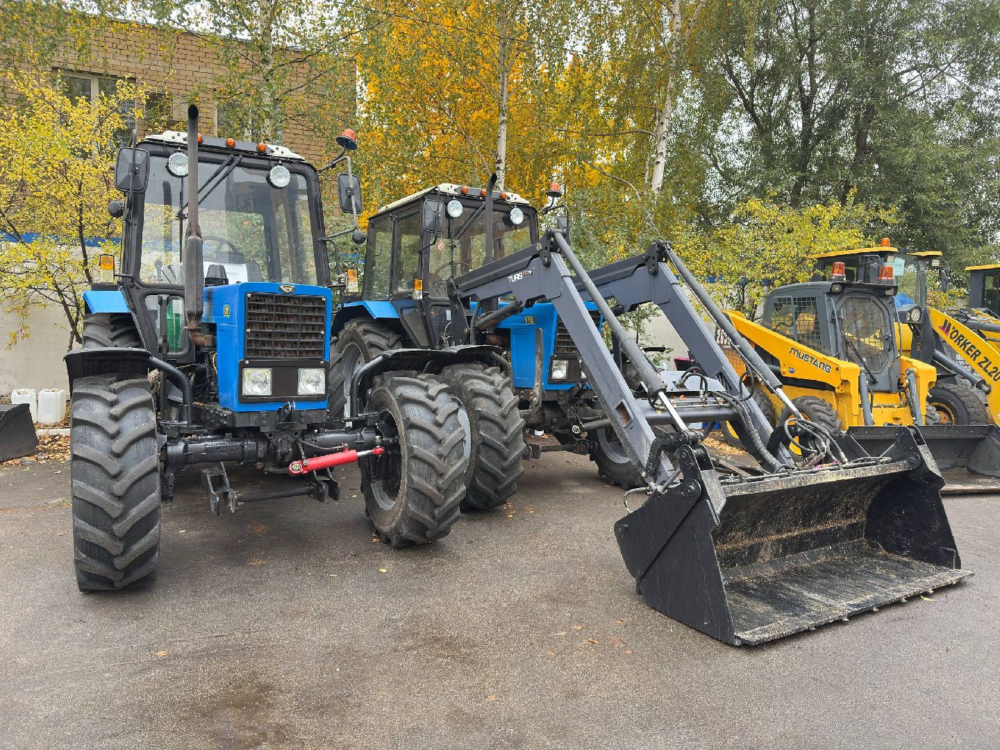 Реутов, техника к зиме, тракторы, навесное оборудование,