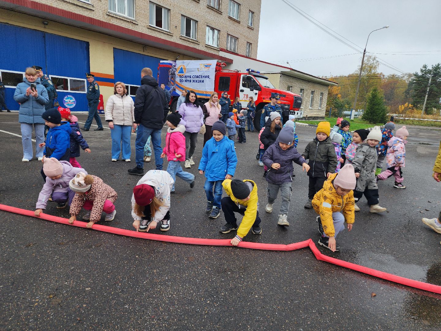 фрязино, пожарно-спасательная часть, экскурсия, мчс 35 лет, посадка деревьев,