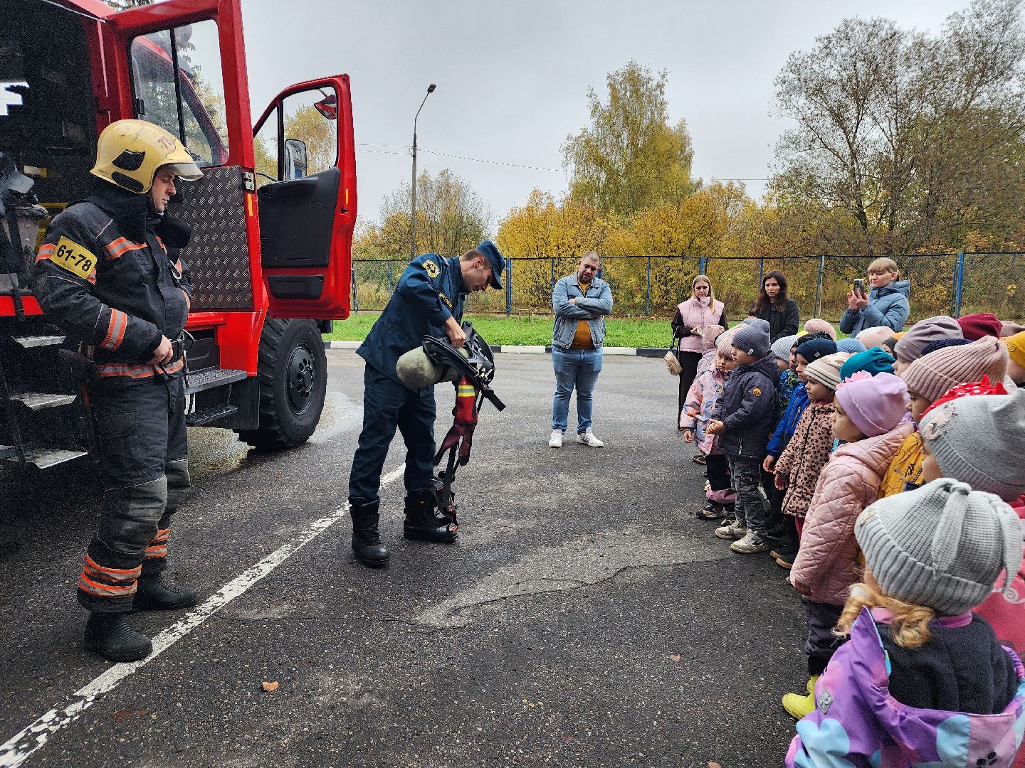фрязино, пожарно-спасательная часть, экскурсия, мчс 35 лет, посадка деревьев,