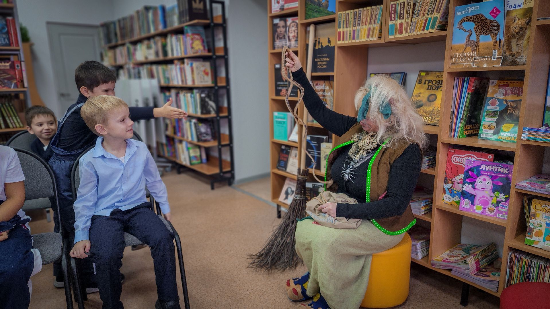 бронницы, посвящение в читатели, библиотека бронниц, первоклассники в библиотеке, дети,