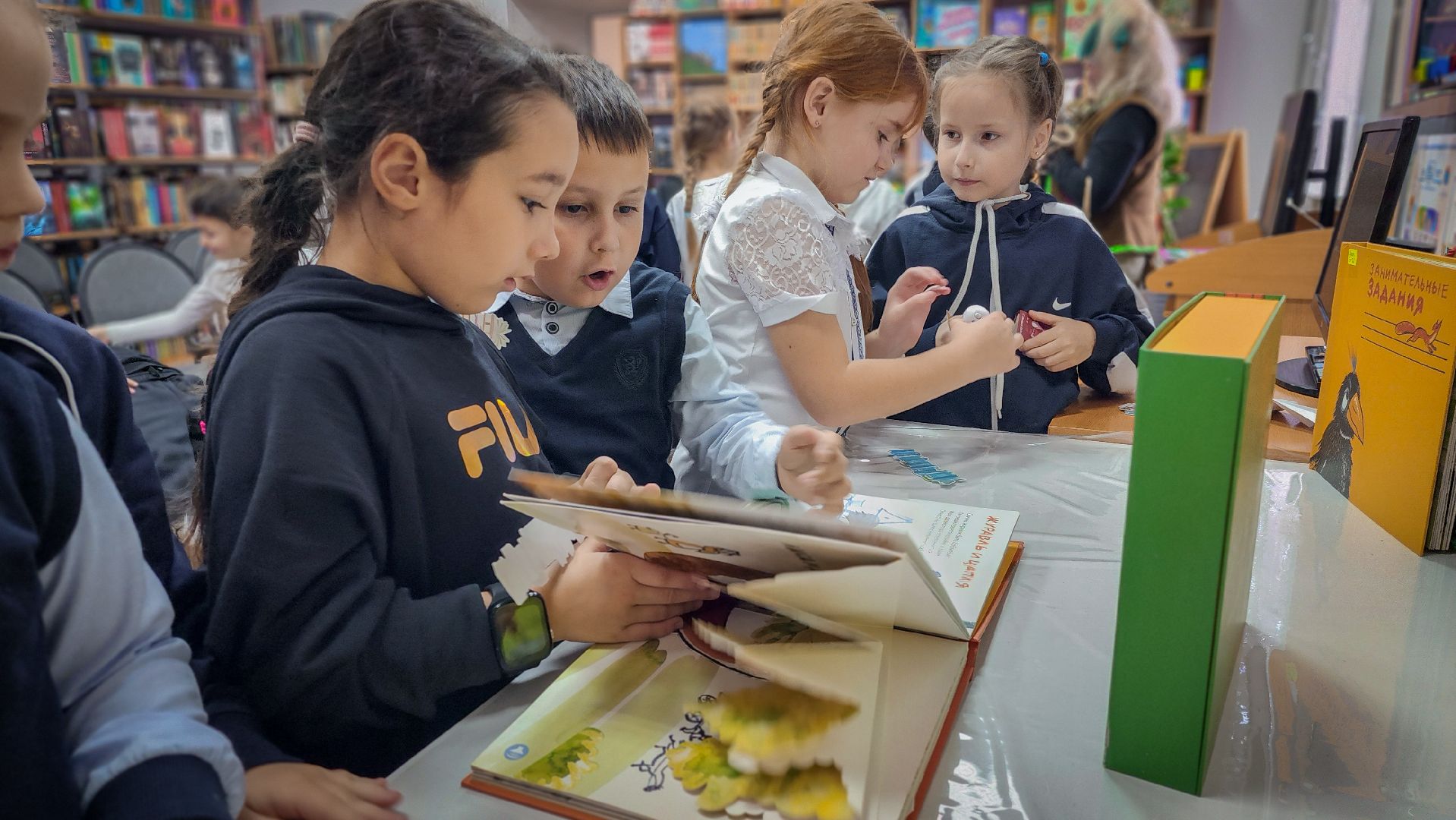 бронницы, посвящение в читатели, библиотека бронниц, первоклассники в библиотеке, дети,