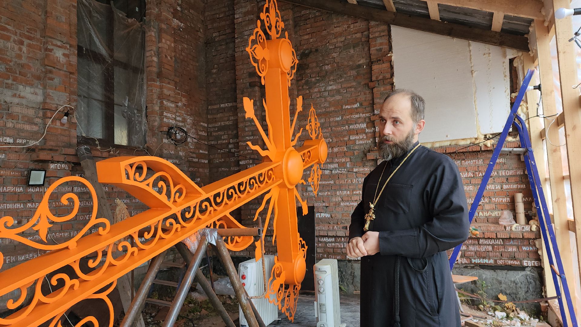 купол над храмом, Крест , Храм, Лобня, церковь,