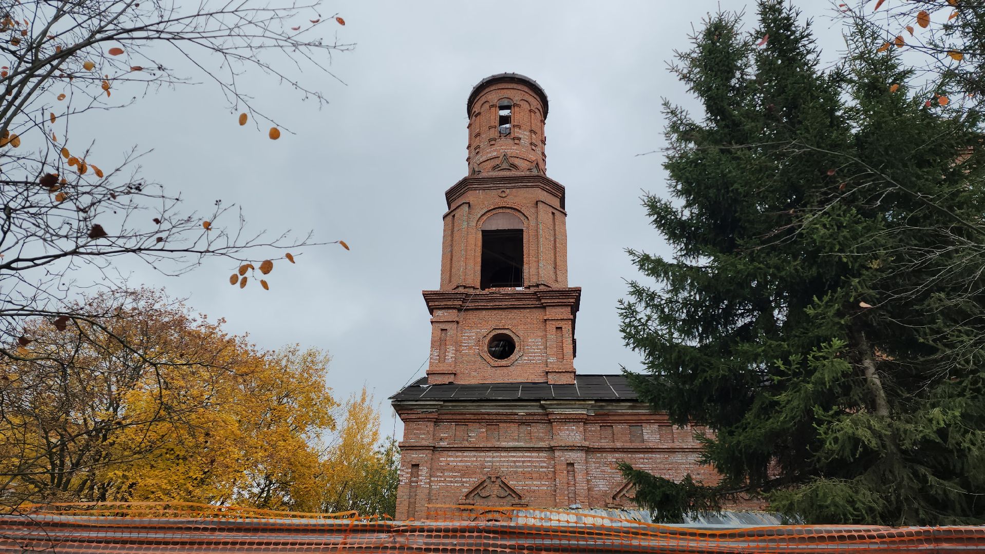 купол над храмом, Крест , Храм, Лобня, церковь,