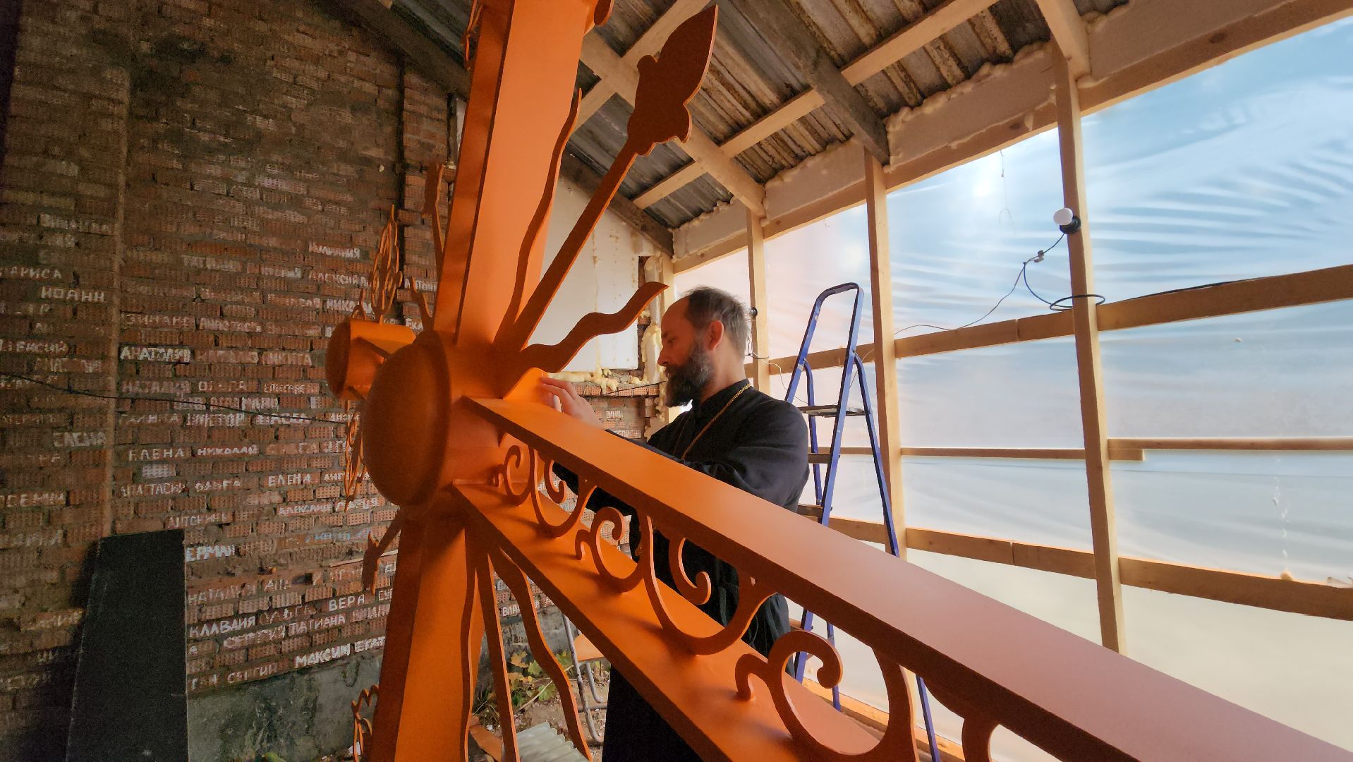 купол над храмом, Крест , Храм, Лобня, церковь,