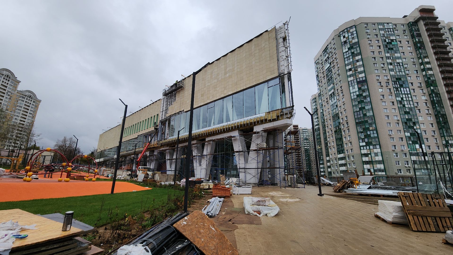 стройка, новая школа, красногорск, изумрудные холмы,