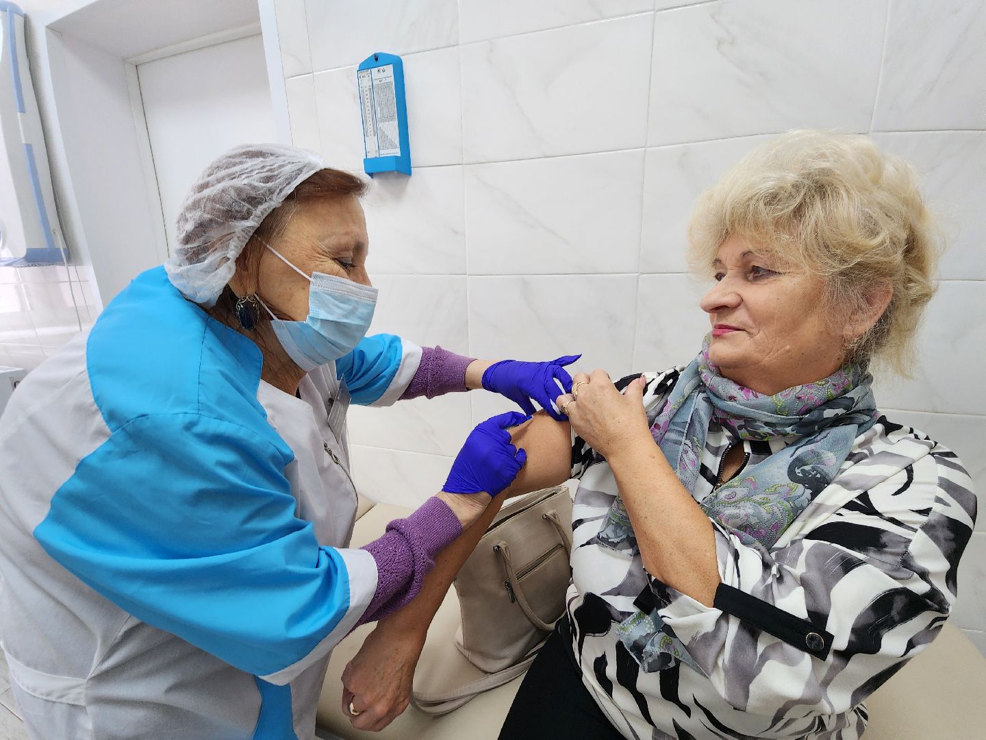 чехов,улица пионерская 4, чеховская больница, взрослая поликлиника, дополнительный кабинет вакцинации, прививки от гриппа, вакцина от пневмонии, флю-м, совигрипп, превенар, пневмовакс, ультрикс квадри, прививочная кампания, адреса прививочных кабинетов, часы работы,