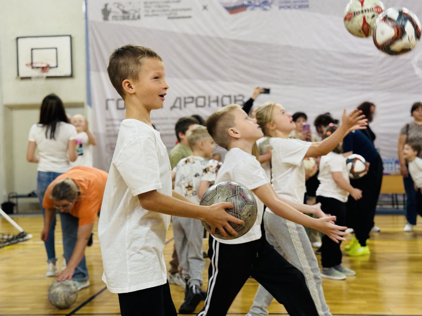 леон сатурн, раменский сатурн, благотворительный мастер-класс, мастер-класс от футболистов, дети с овз,