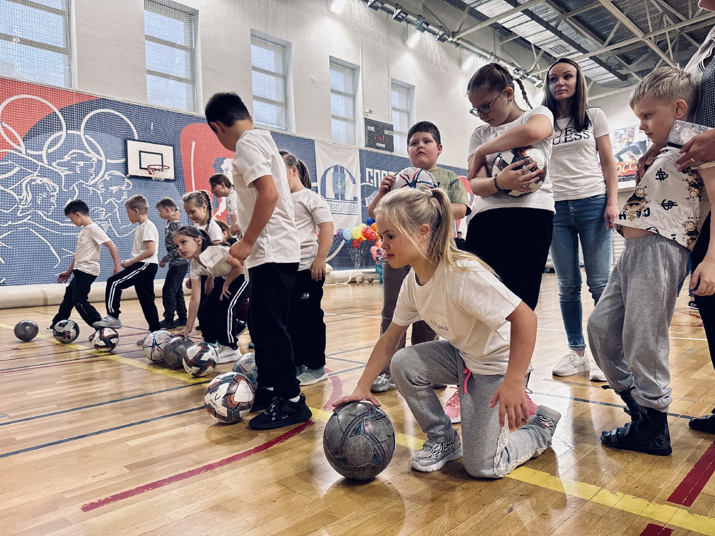 леон сатурн, раменский сатурн, благотворительный мастер-класс, мастер-класс от футболистов, дети с овз,