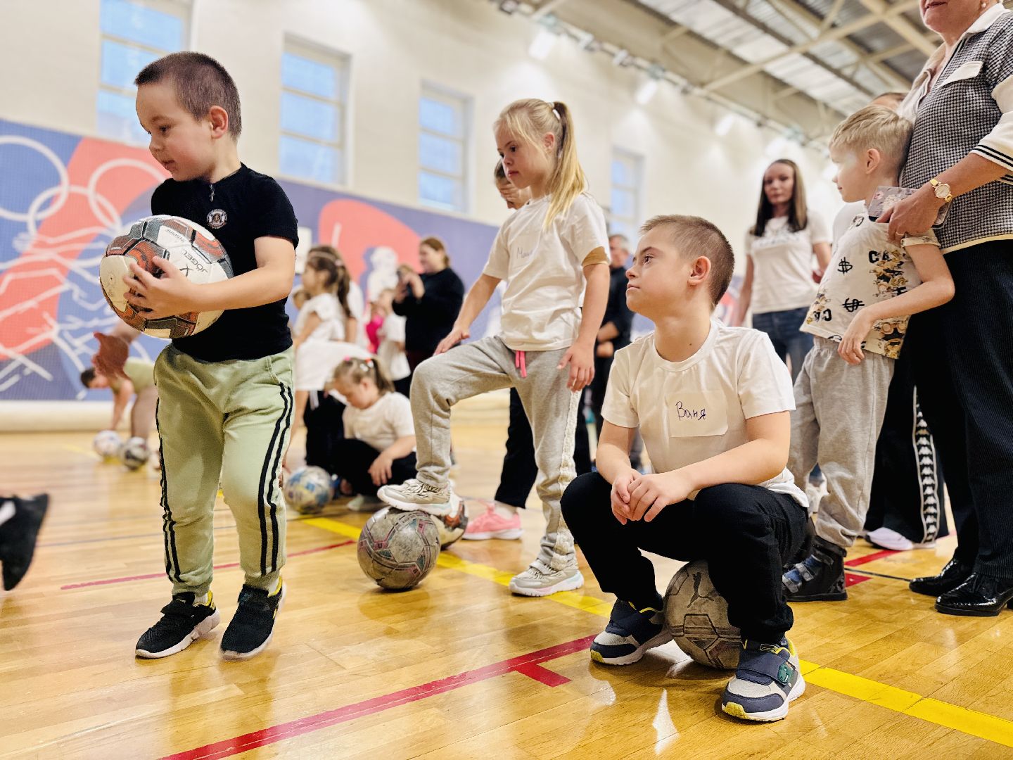 леон сатурн, раменский сатурн, благотворительный мастер-класс, мастер-класс от футболистов, дети с овз,