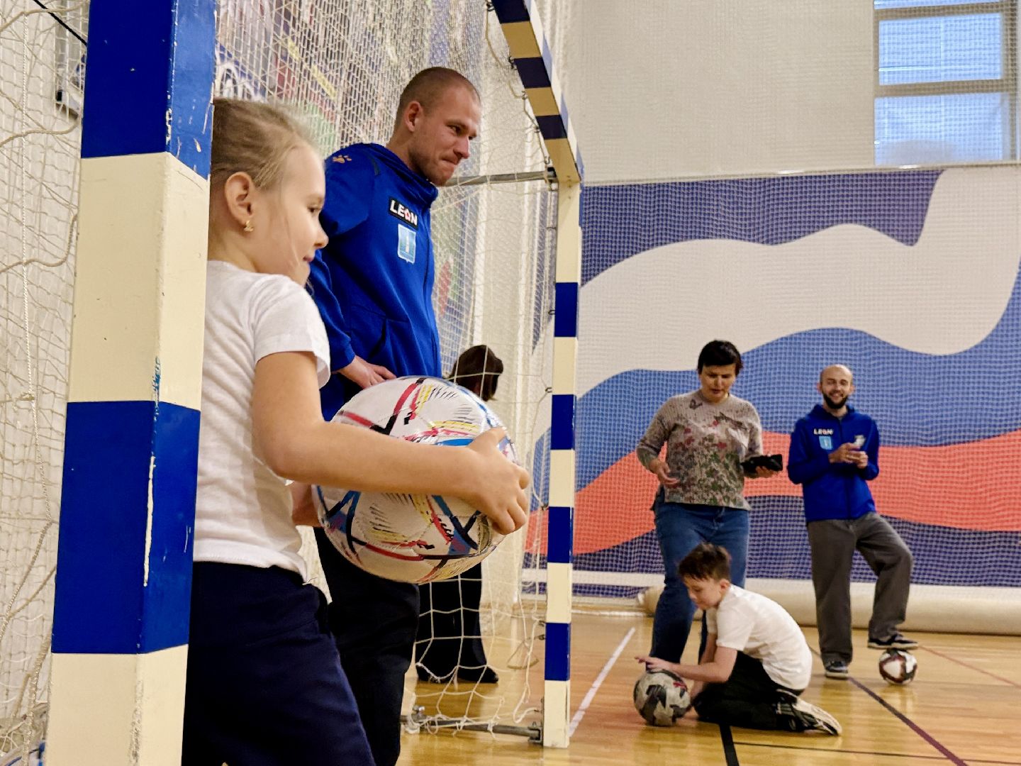 леон сатурн, раменский сатурн, благотворительный мастер-класс, мастер-класс от футболистов, дети с овз,