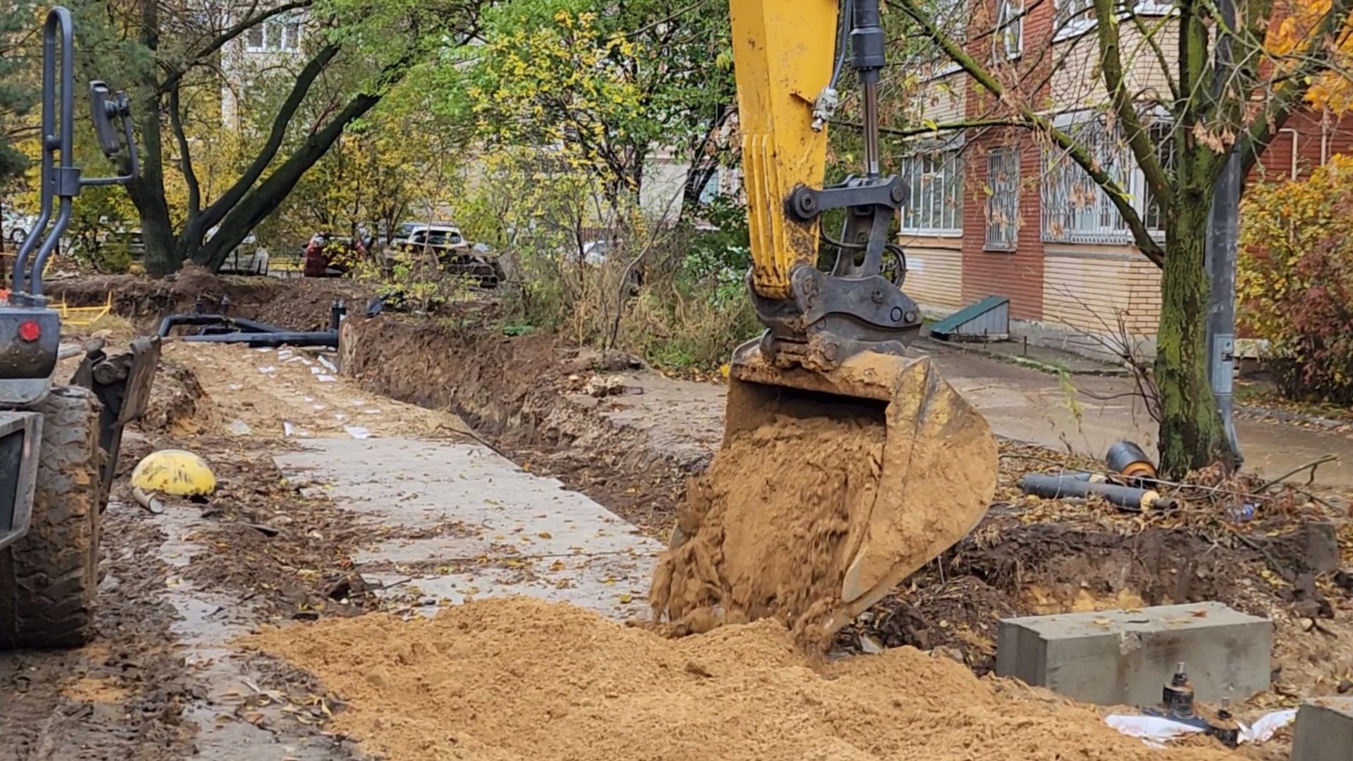 чехов, вишневый бульвар, улица чехова, капремонт теплосети, реконструкция теплотрассы, модернизация, замена труб, горячее водоснабжение, отопление, обратная засыпка траншей, благоустройство, госпрограмма московской области, обращения жителей, портал добродел,