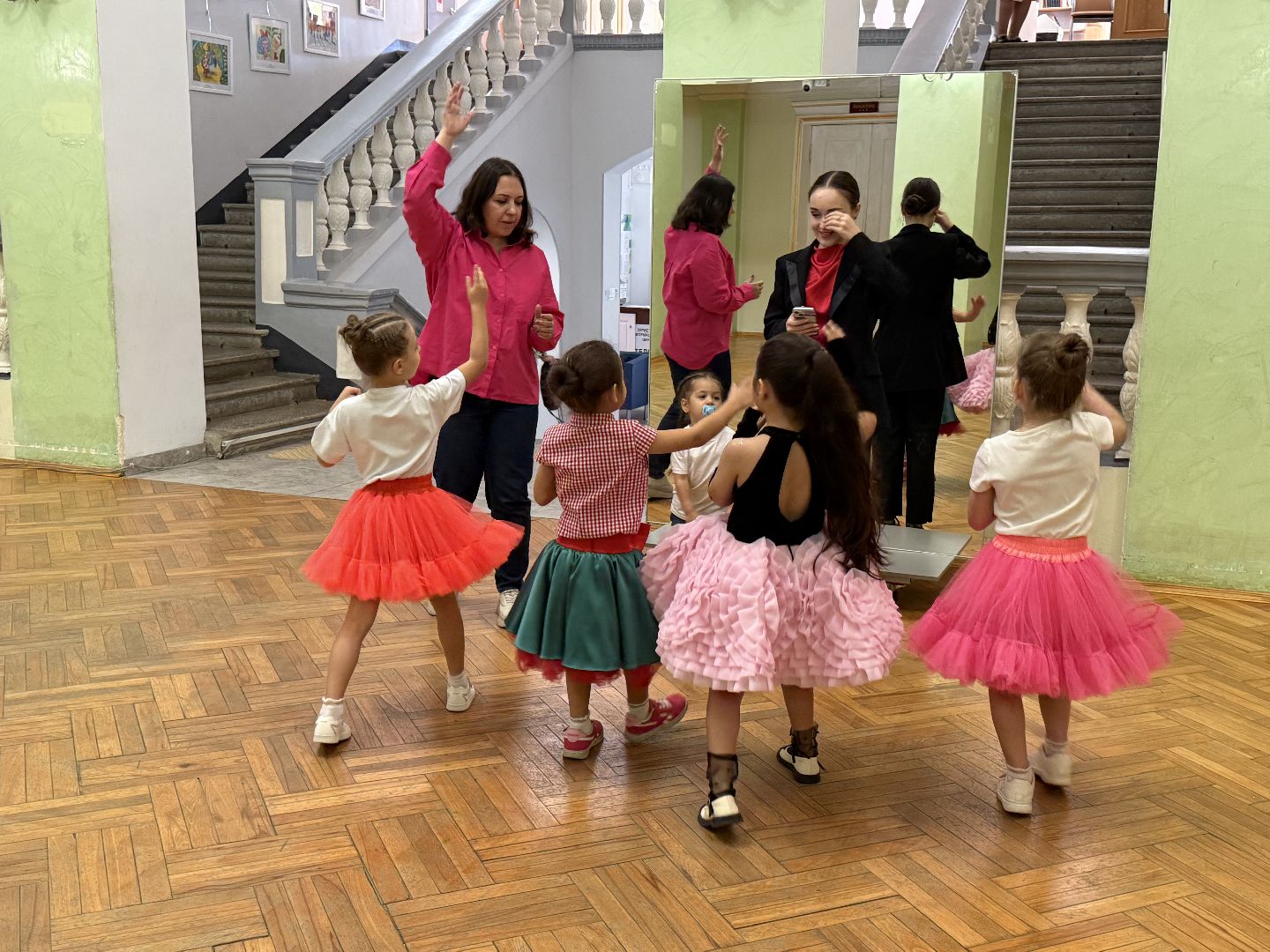 Котельники , Дк Силикат, Педагог , Вокал, хореография,