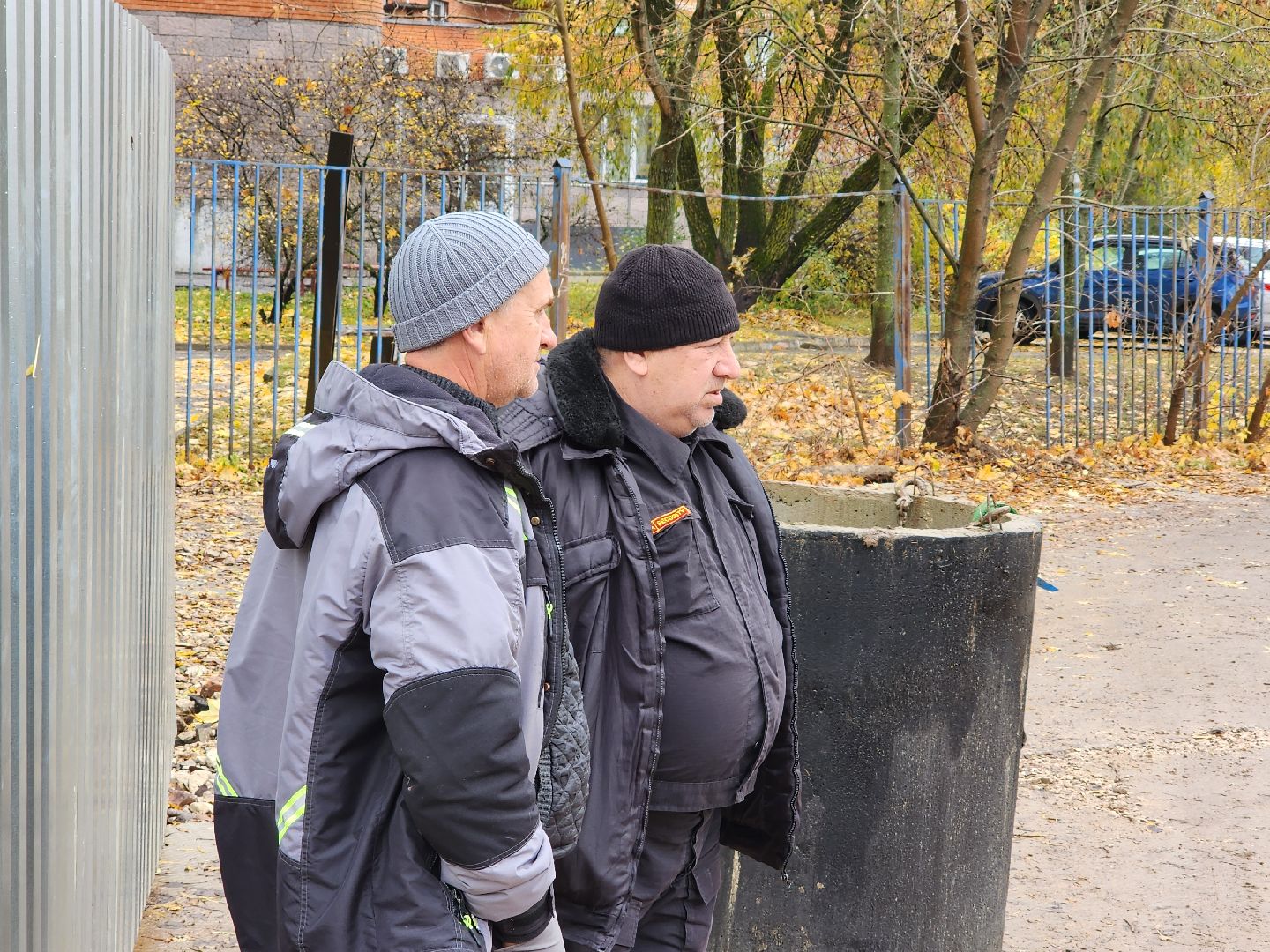 чехов, улица чехова 8а, гимназия 2, новая пристройка, строительство, реконструкция, зона для мытья колес грузовиков, временная подъездная дорога, стройгородок, котлован, устранение второй смены в гимназии, госпрограмма московской области, строительство и капремонт социальных объектов,