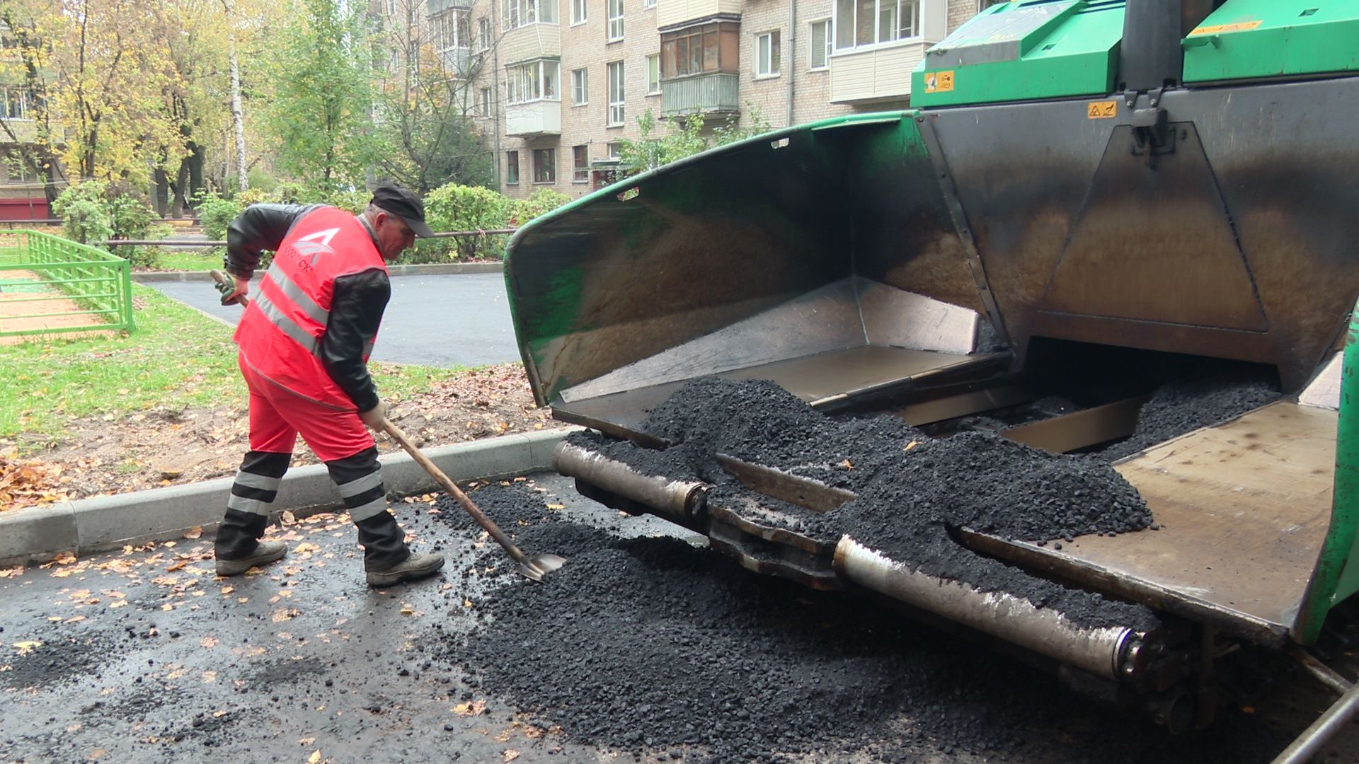Реутов, благоустройство, асфальт во дворах,