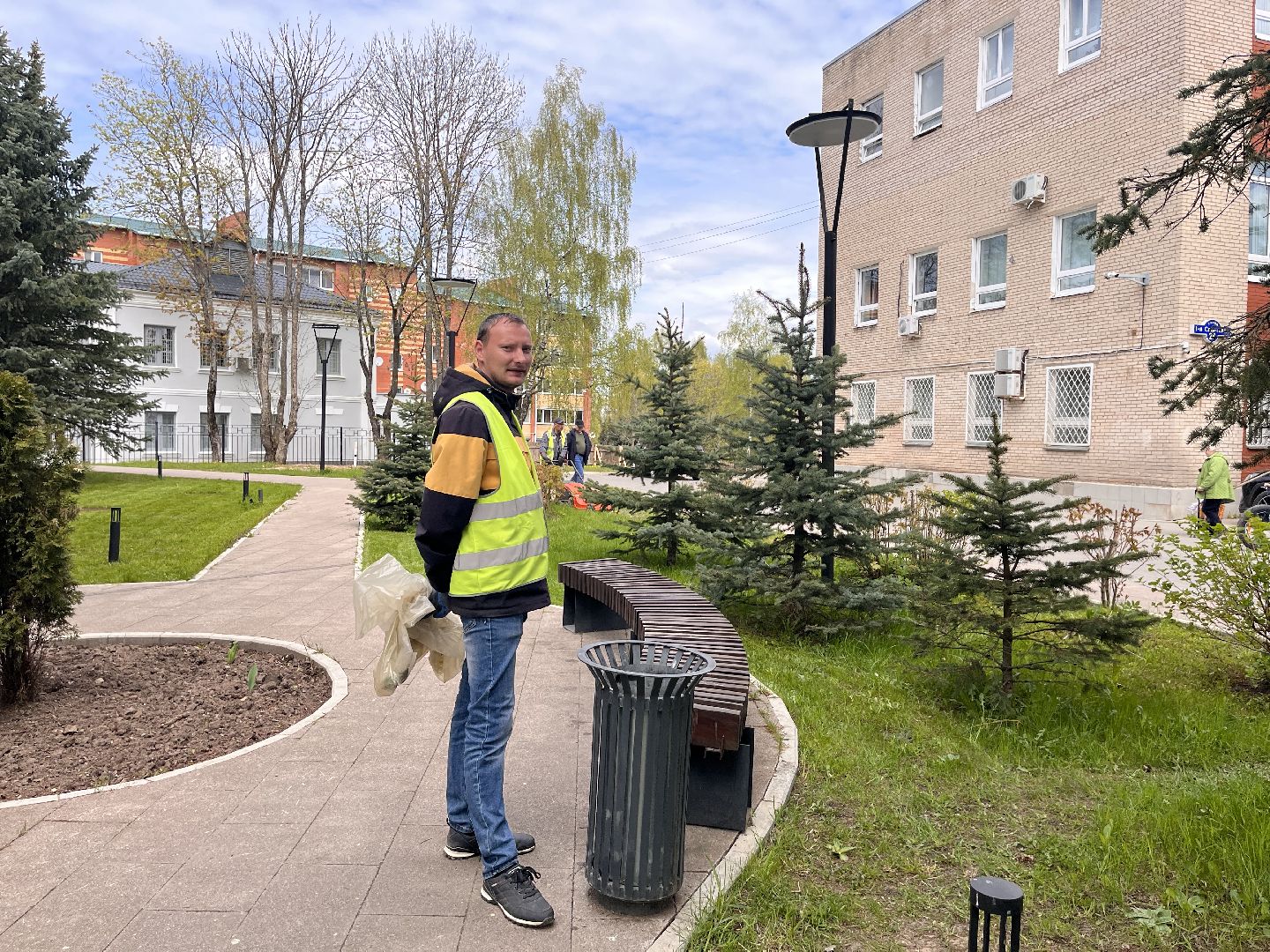 Шаховская, трава, коммунальные службы