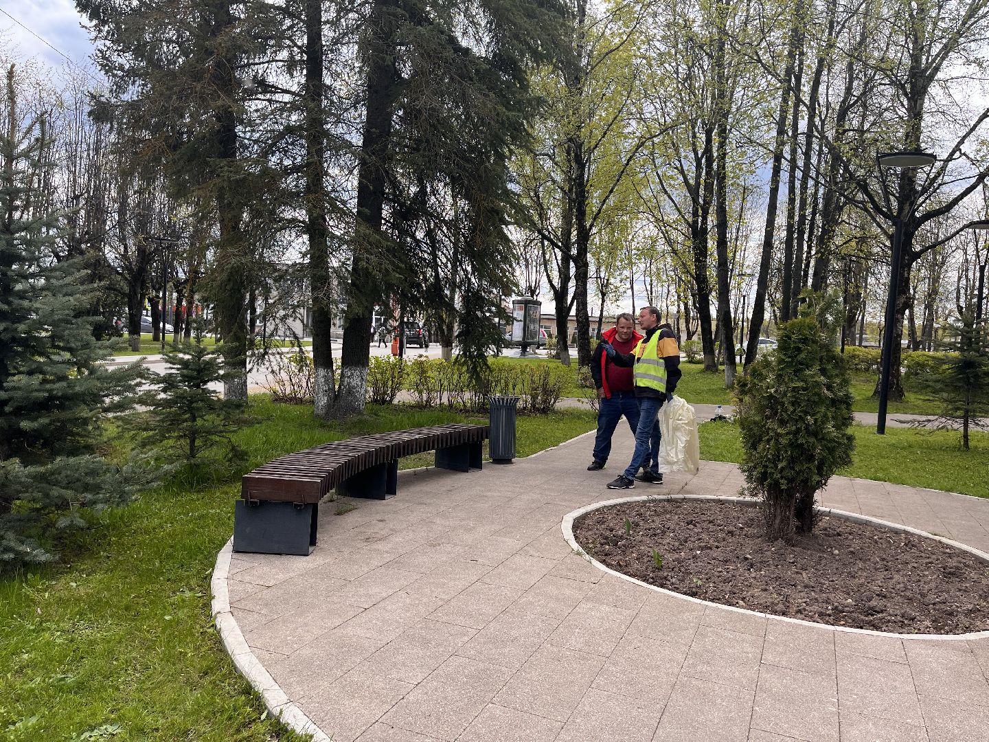 Шаховская, трава, коммунальные службы