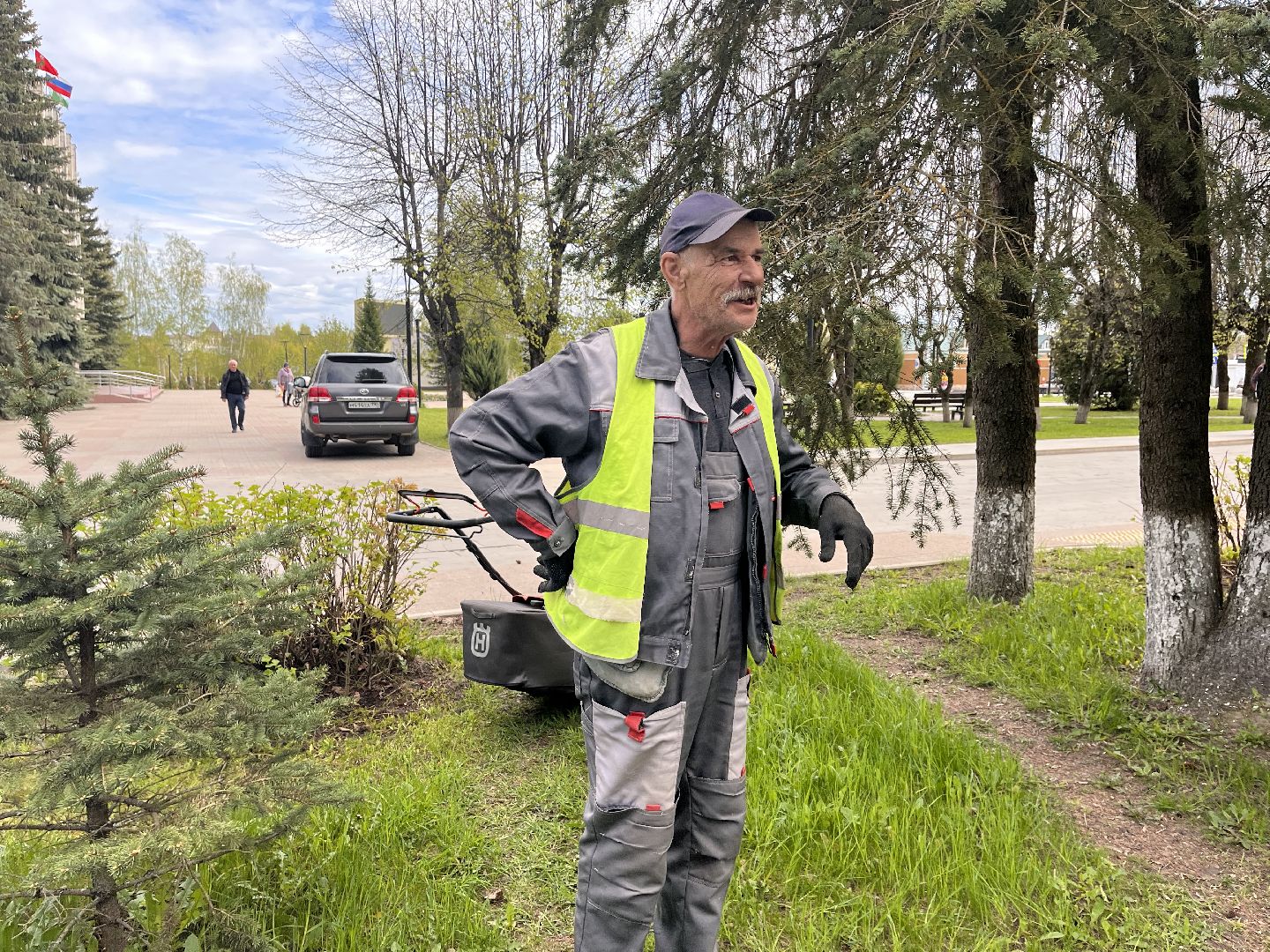 Шаховская, трава, коммунальные службы