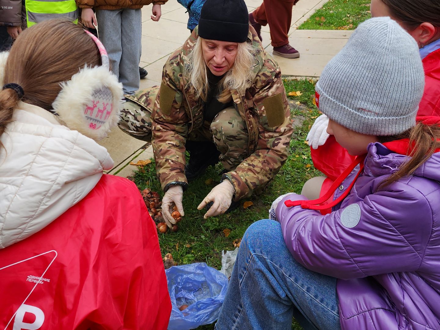 наро-фоминск, наро-фоминский городской округ, экологическая акция, благоустройство клумб, движение первых наро-фоминск, юннаты,