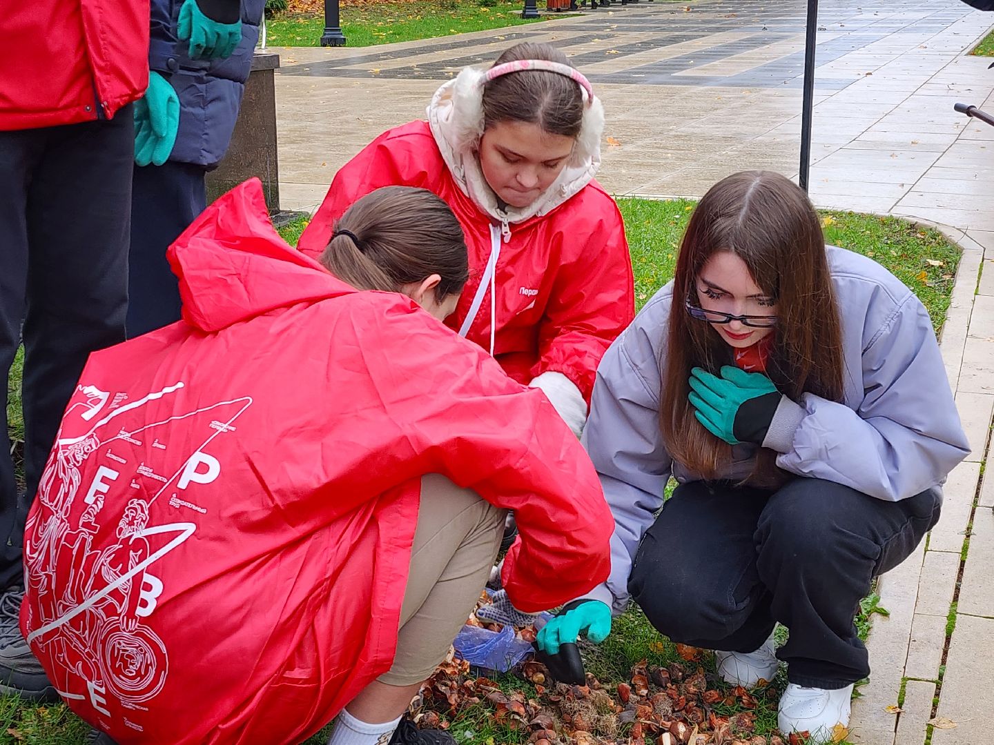 наро-фоминск, наро-фоминский городской округ, экологическая акция, благоустройство клумб, движение первых наро-фоминск, юннаты,