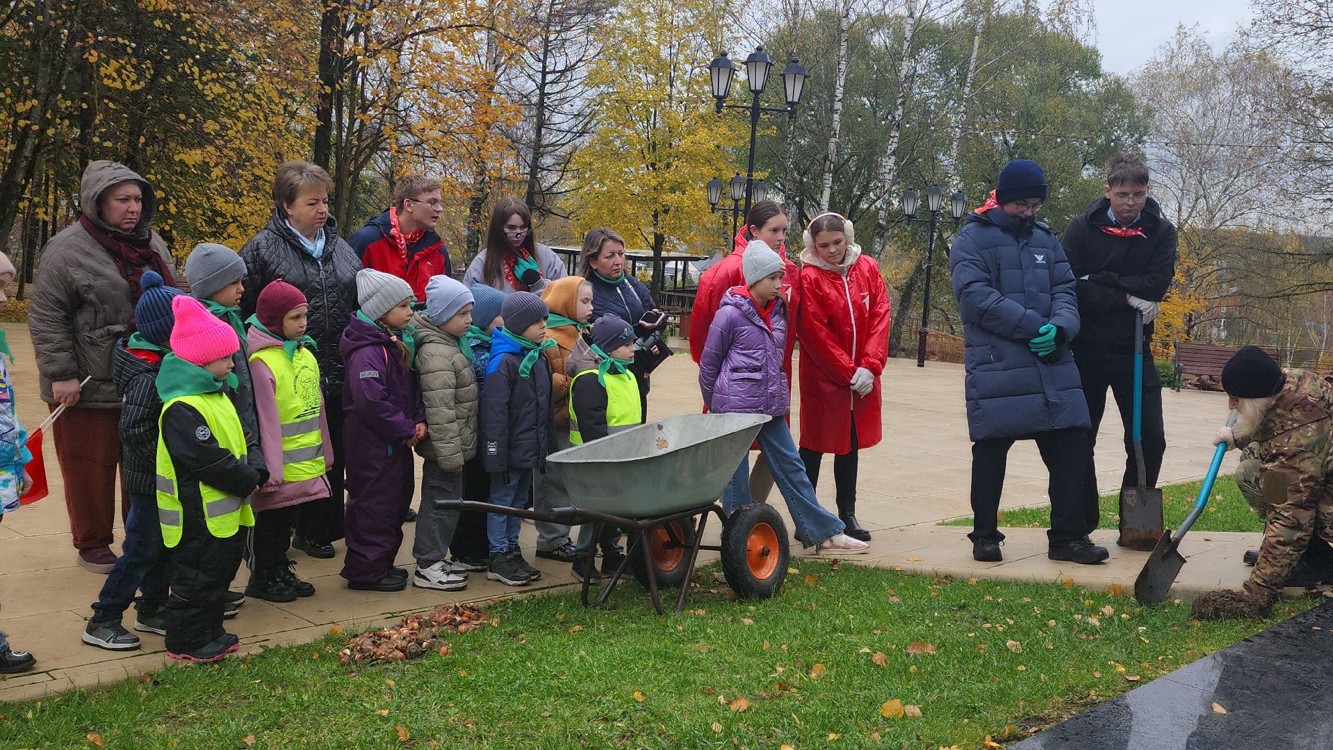 наро-фоминск, наро-фоминский городской округ, экологическая акция, благоустройство клумб, движение первых наро-фоминск, юннаты,