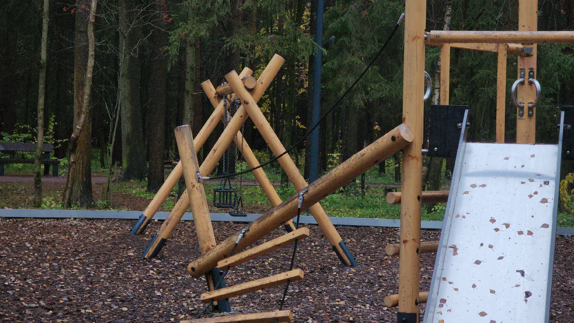 Детская площадка , Площадка для детей в лесу, лесопарк, лобненский парк, Лобня,