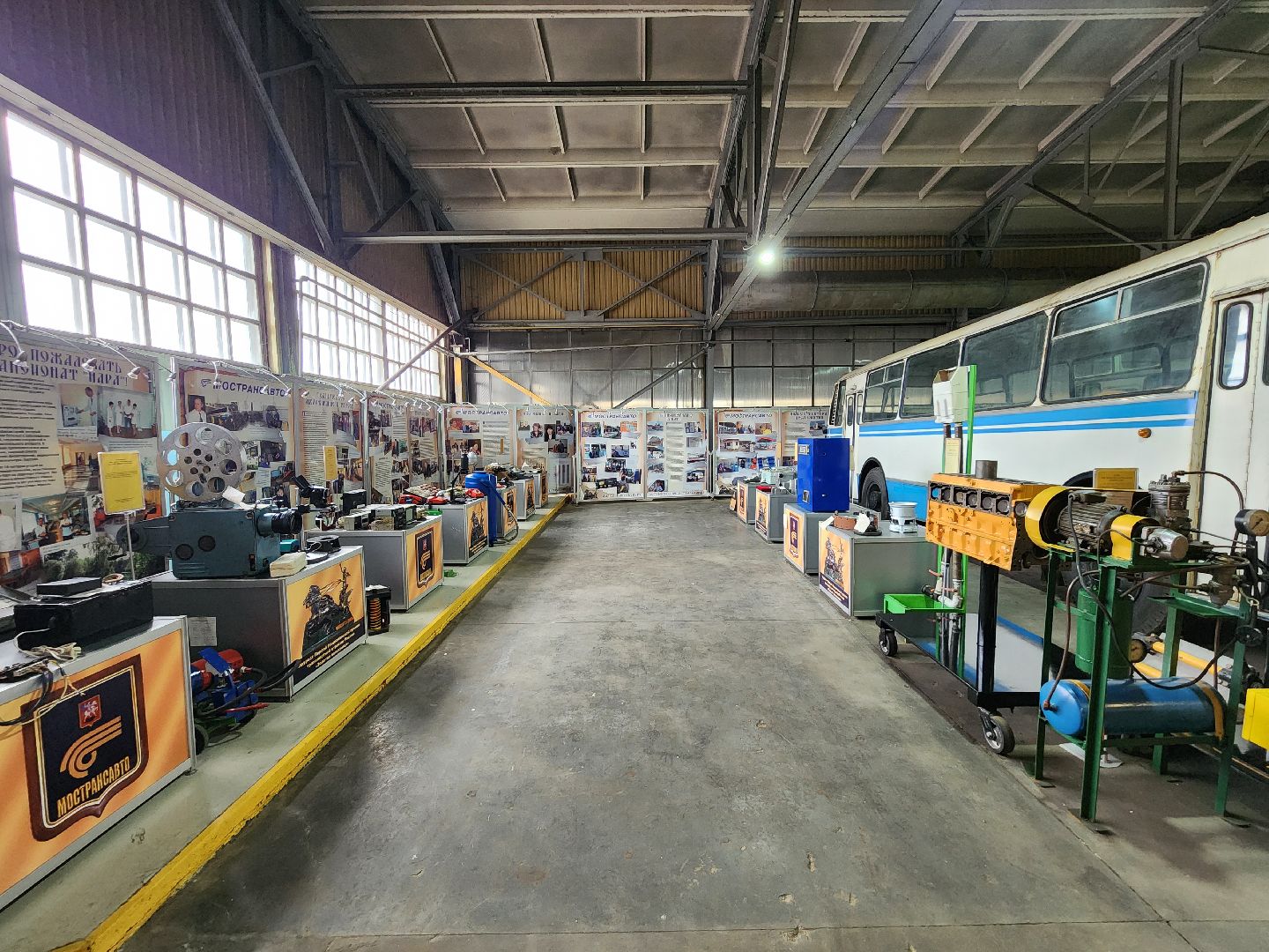 чехов, деревня манушкино, музей автотранспорта, выставка ретро-автомобилей, мострансавто, грузовики, автобусы, легковые машины, проездные билеты, макеты, архивная фотохроника, бесплатная выставка, экспозиция,