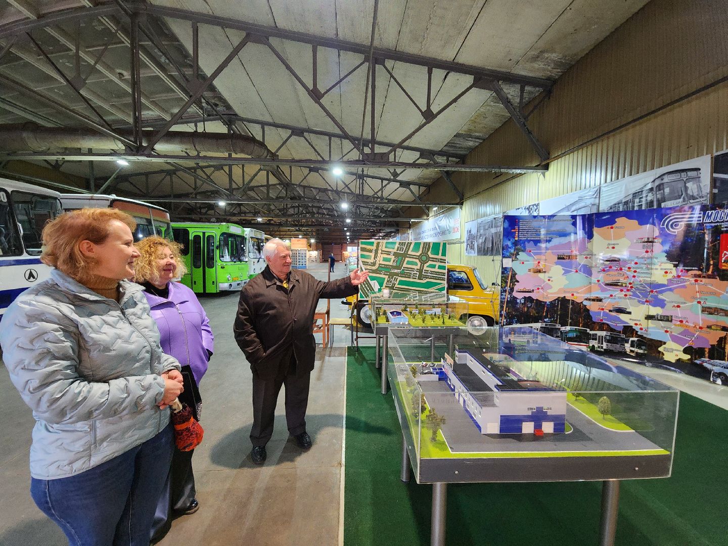 чехов, деревня манушкино, музей автотранспорта, выставка ретро-автомобилей, мострансавто, грузовики, автобусы, легковые машины, проездные билеты, макеты, архивная фотохроника, бесплатная выставка, экспозиция,