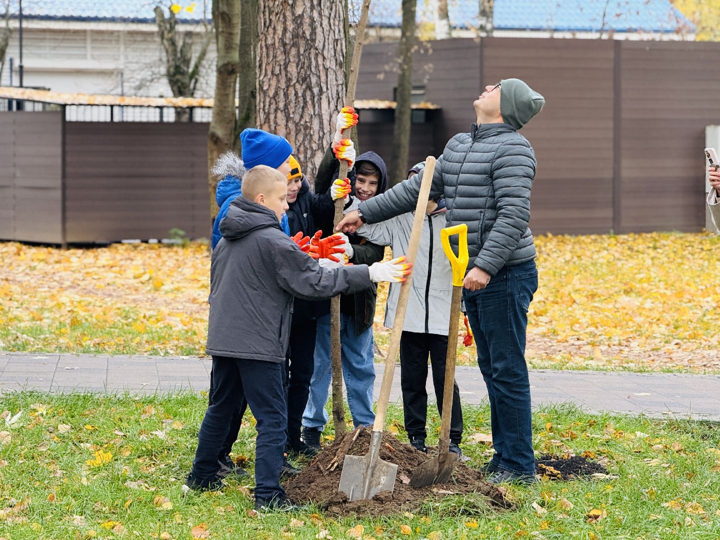 раменское, высадка деревьев, раменский городской парк, раменская гимназия 2, экологическая акция, патриотическая акция,