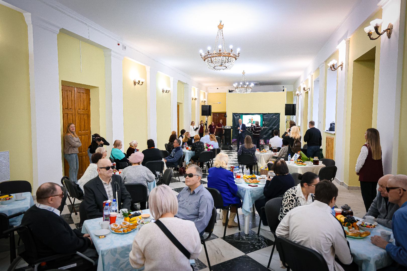 клин, общество, общество слепых, люди, помощь,