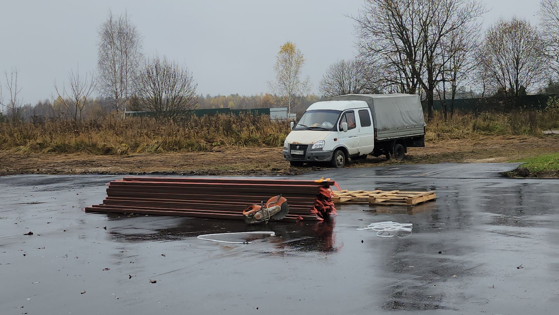 щёлково, новая спортивная площадка, маврино, Установка опор спортивной площадки,