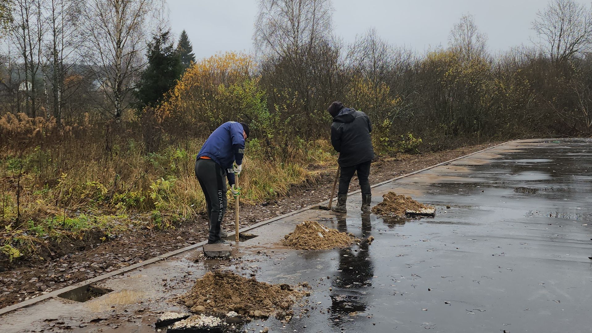 щёлково, новая спортивная площадка, маврино, Установка опор спортивной площадки,