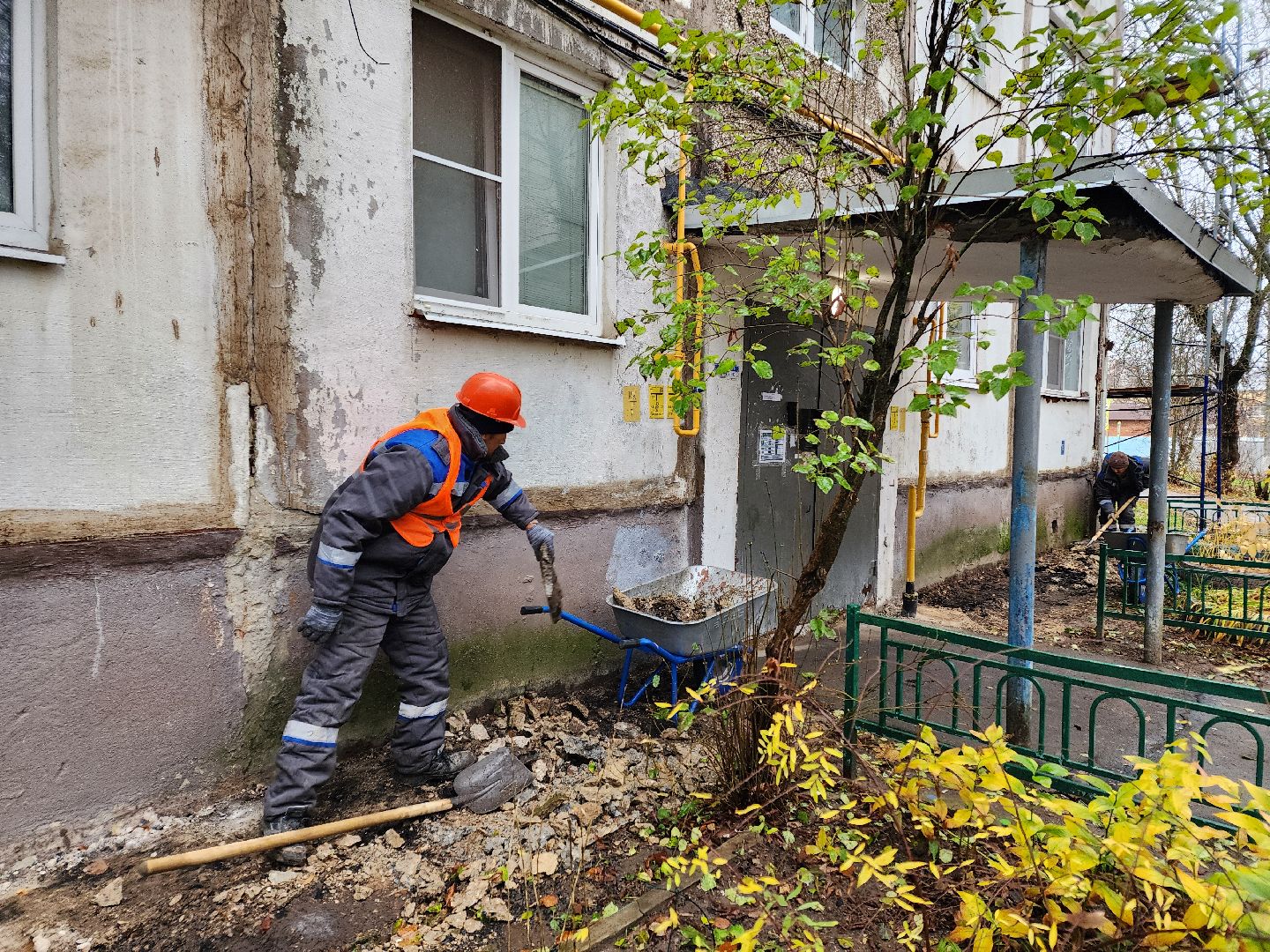 чехов, микрорайон венюково, улица гагарина 56, капремонт фасада, утепление дома, теплоизоляция, гидроизоляция, капитальный ремонт отмостки, обновление цоколя, фасадные работы, облицовка дома, фонд капремонта московской области, госпрограмма московской области, формирование комфортной городской среды,замена инженерных сетей,