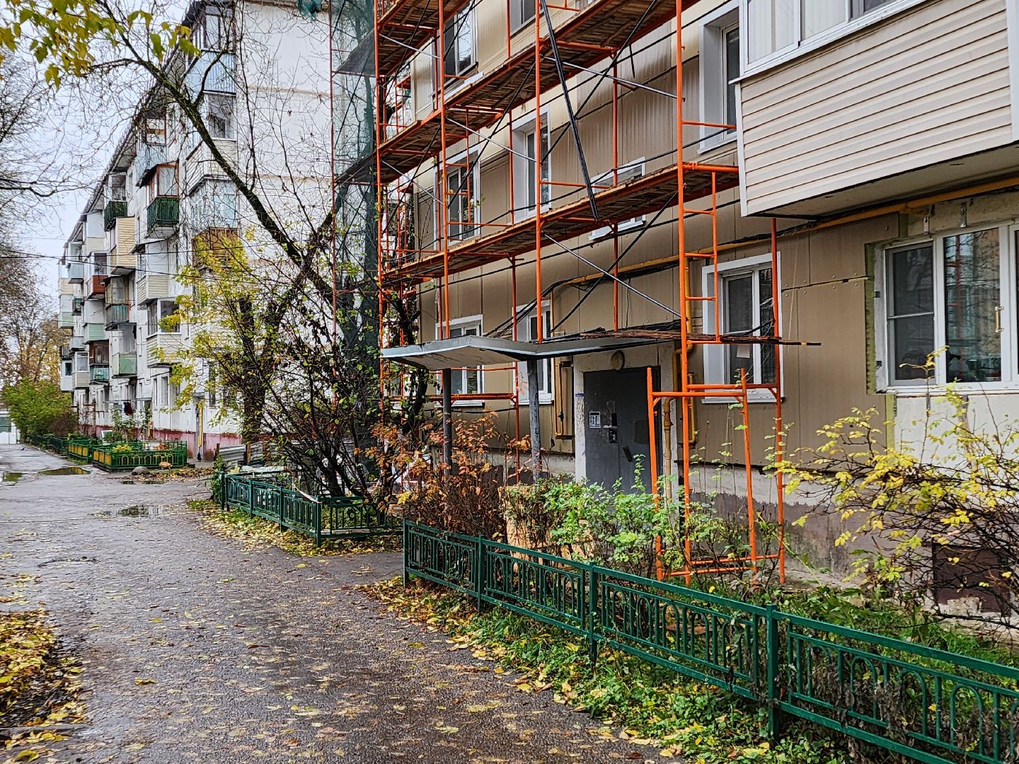 чехов, микрорайон венюково, улица гагарина 56, капремонт фасада, утепление дома, теплоизоляция, гидроизоляция, капитальный ремонт отмостки, обновление цоколя, фасадные работы, облицовка дома, фонд капремонта московской области, госпрограмма московской области, формирование комфортной городской среды,замена инженерных сетей,