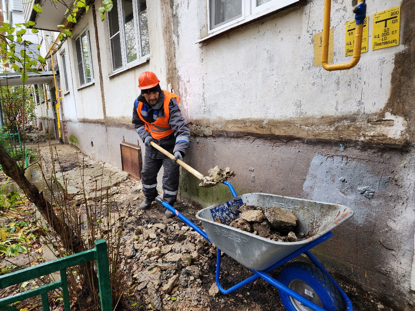 чехов, микрорайон венюково, улица гагарина 56, капремонт фасада, утепление дома, теплоизоляция, гидроизоляция, капитальный ремонт отмостки, обновление цоколя, фасадные работы, облицовка дома, фонд капремонта московской области, госпрограмма московской области, формирование комфортной городской среды,замена инженерных сетей,