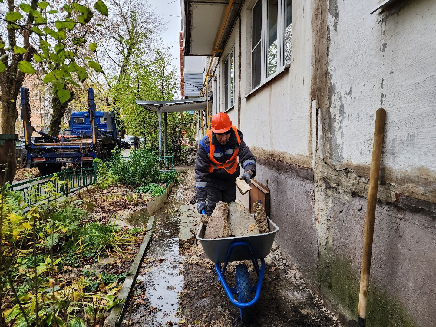 чехов, микрорайон венюково, улица гагарина 56, капремонт фасада, утепление дома, теплоизоляция, гидроизоляция, капитальный ремонт отмостки, обновление цоколя, фасадные работы, облицовка дома, фонд капремонта московской области, госпрограмма московской области, формирование комфортной городской среды,замена инженерных сетей,