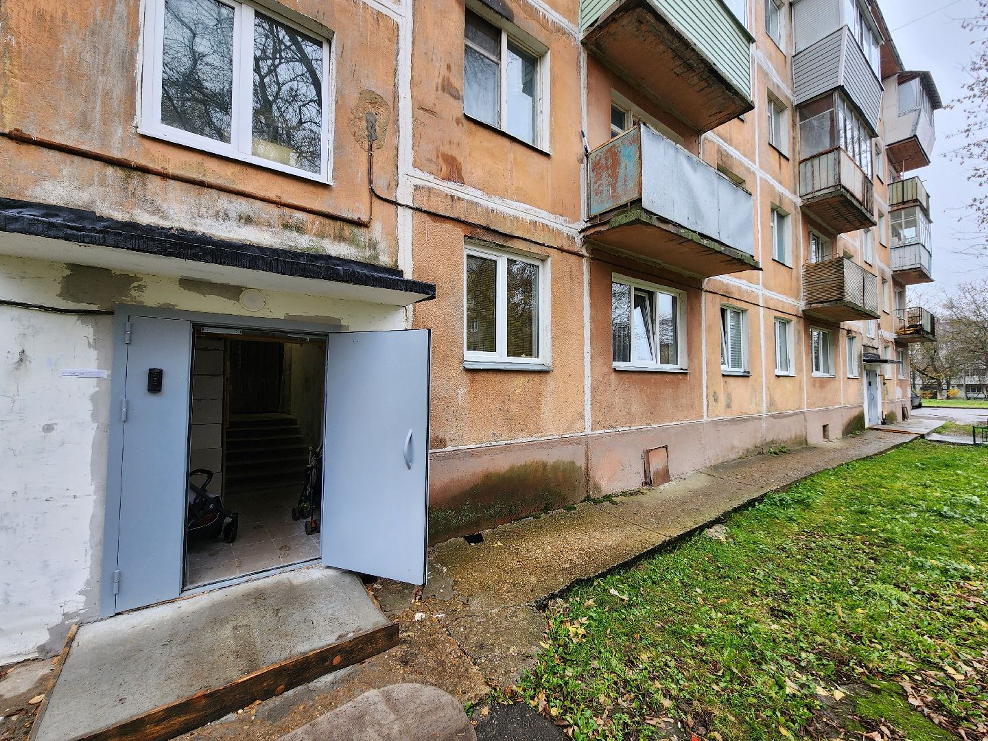 чехов, микрорайон венюково, улица гагарина 48, текущий ремонт подъездов, покраска стен и потолков, замена окон, замена батарей отопления, косметический ремонт, обращения жителей, портал добродел, ремонт в подъездах,перила, лестницы, электропроводка, напольное покрытие,