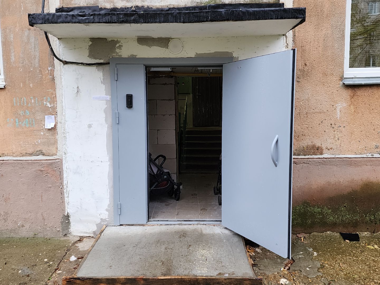 чехов, микрорайон венюково, улица гагарина 48, текущий ремонт подъездов, покраска стен и потолков, замена окон, замена батарей отопления, косметический ремонт, обращения жителей, портал добродел, ремонт в подъездах,перила, лестницы, электропроводка, напольное покрытие,