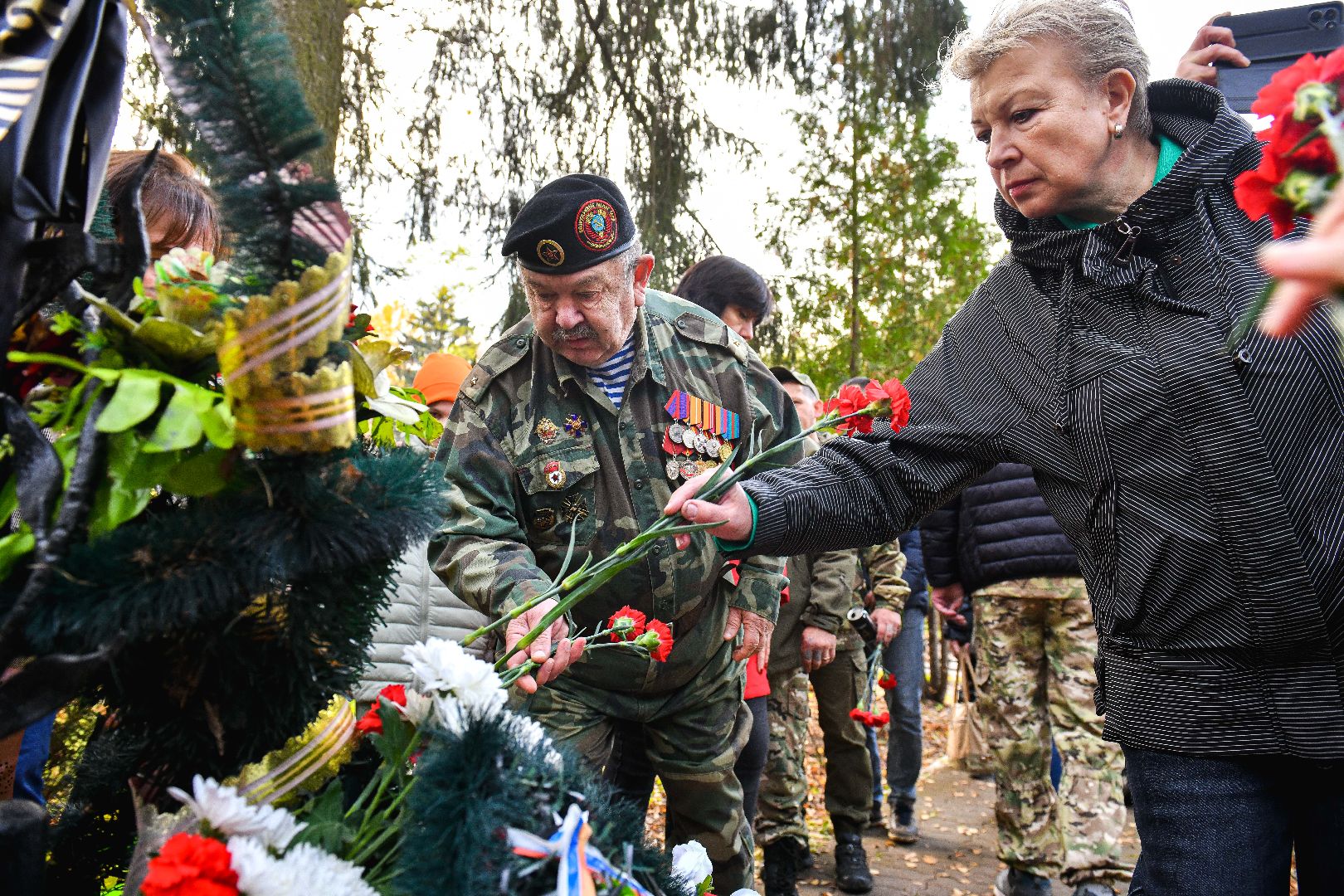 возложение, цветы, память,  воины,