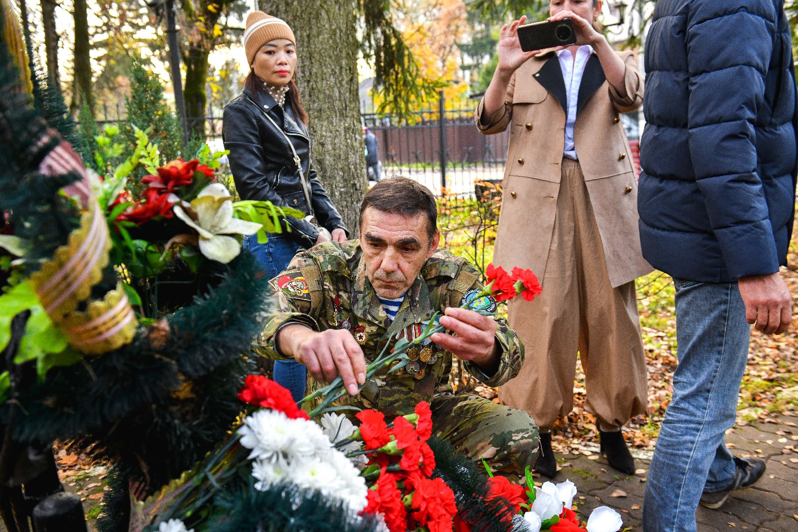 возложение, цветы, память,  воины,